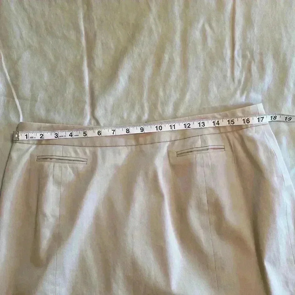 346 Brooks Brothers Stretch Khaki Beige Midi Skirt in Size 14. - Picture 8 of 9